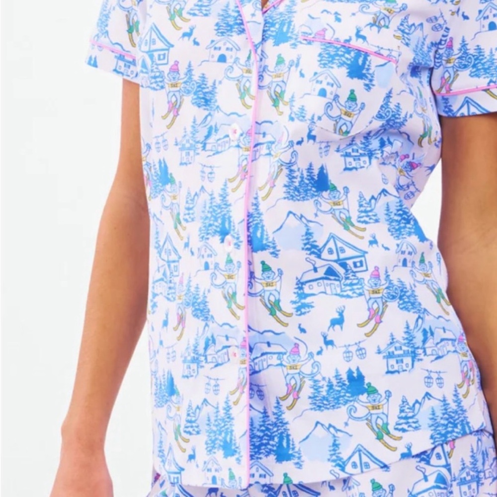 Roller Rabbit Blue and White Ski Toile Print Pajama Set (Small)